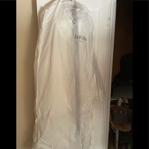 Off white Knee length Wedding Dress the eye Pearly look. Shoe are comfortable.